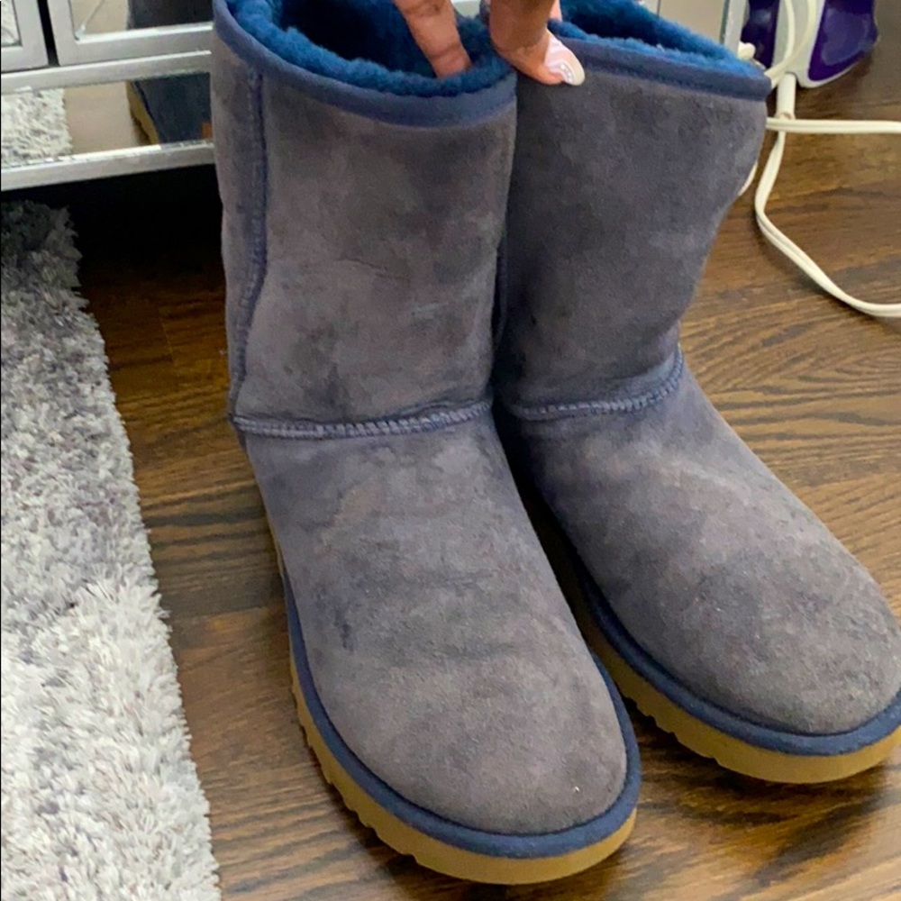 Ugg’s blue size 11